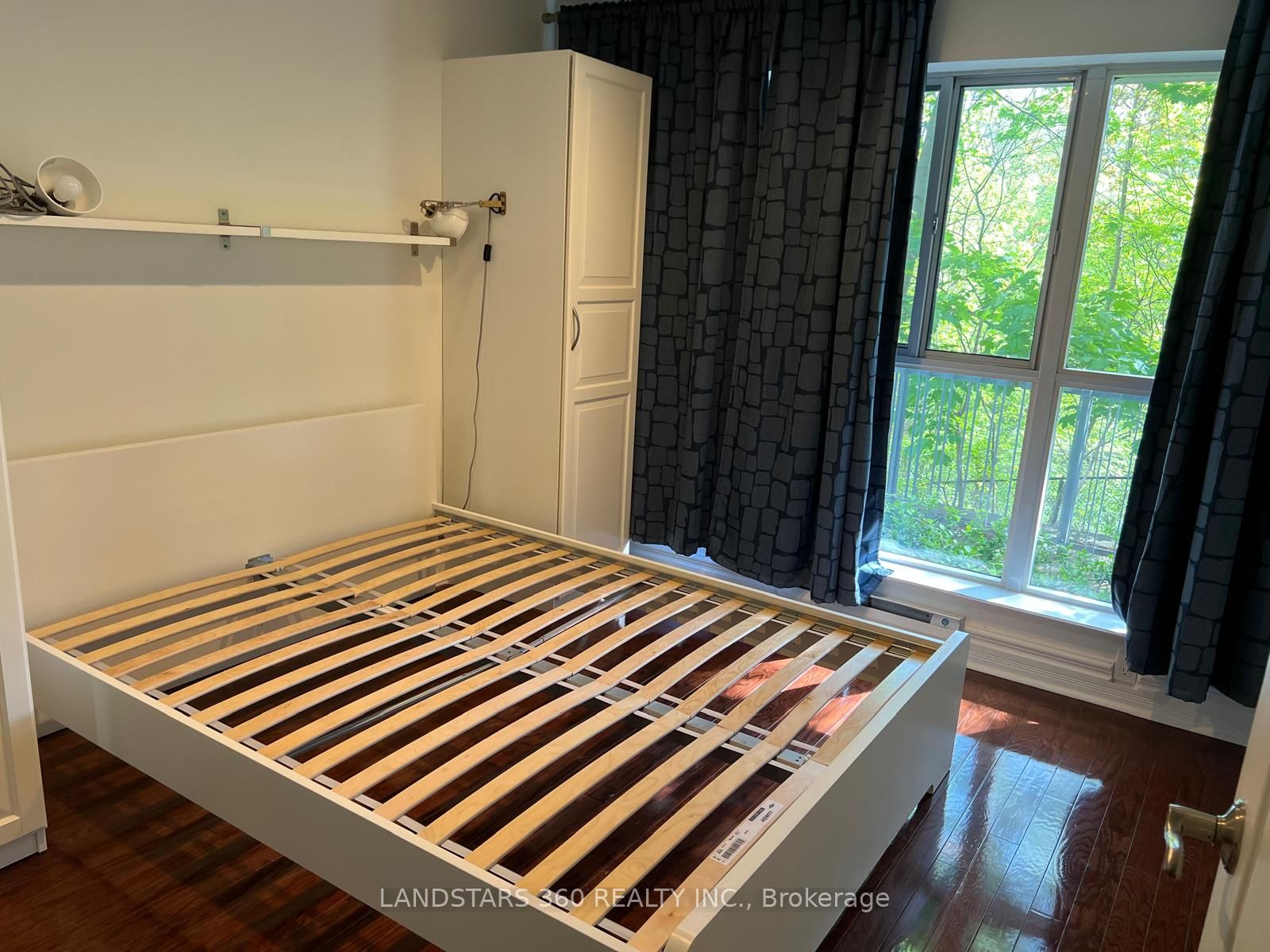 1 Watergarden Way, #4
