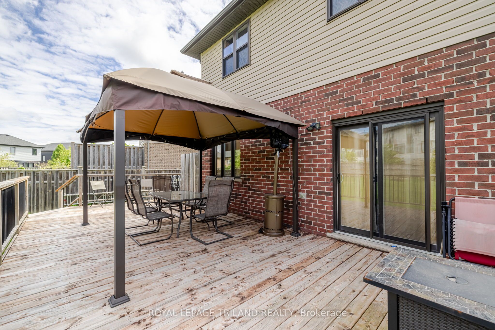 711 Springwood Crescent