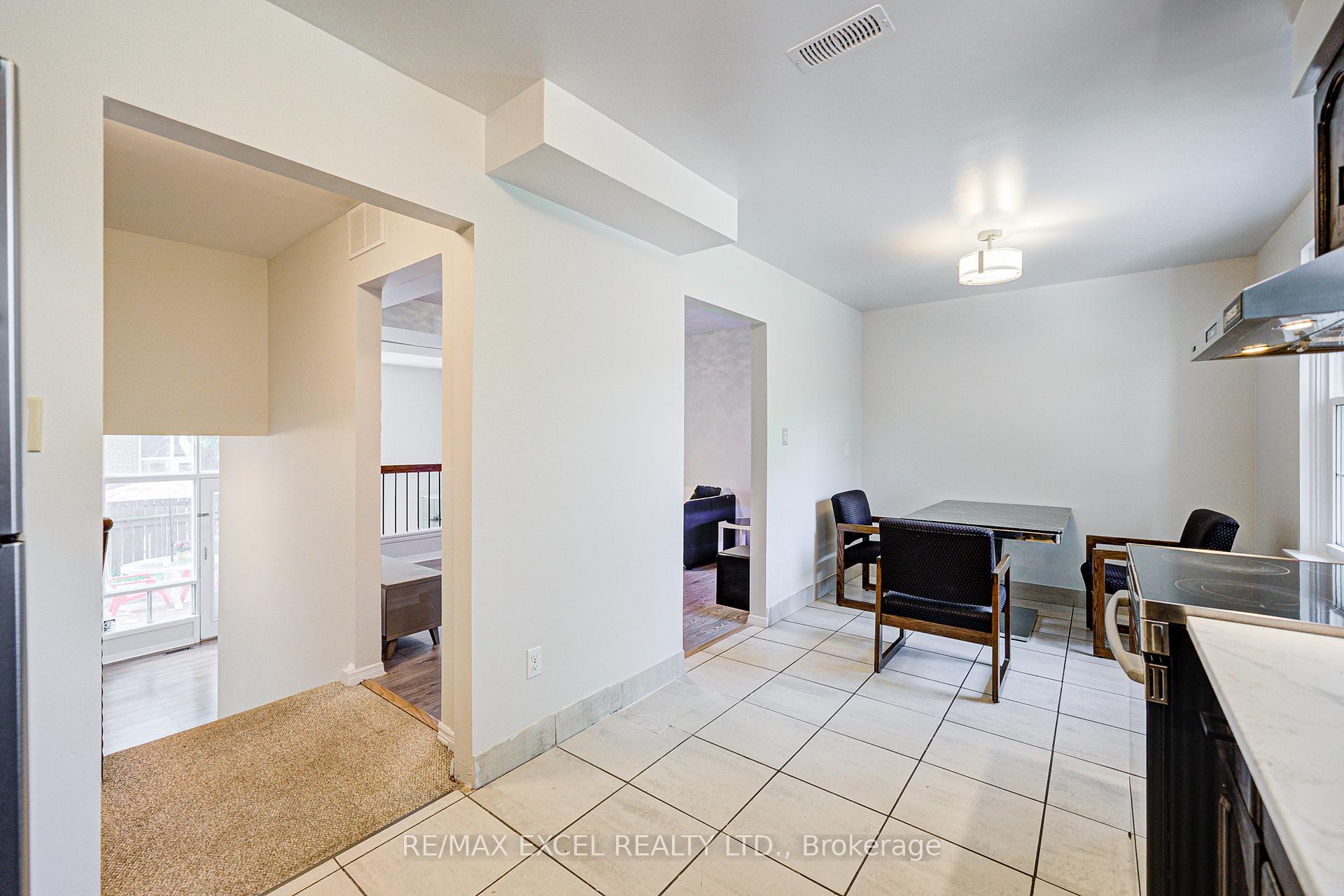 3 Bedrooms Condo at 20 Crockamhill, Toronto For sale