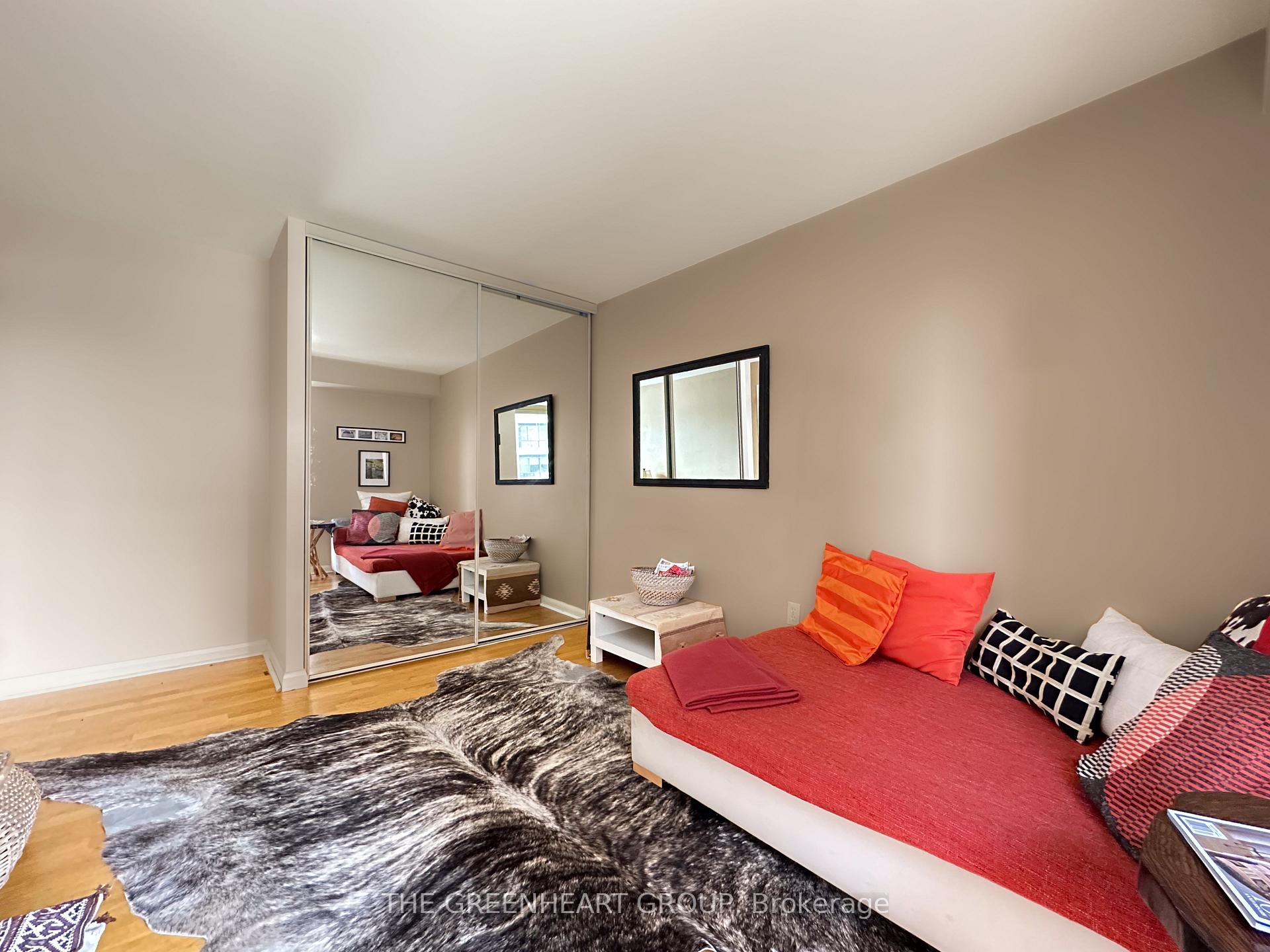 3 Bedrooms Condo at 1400 Dixie,  Mississauga For sale