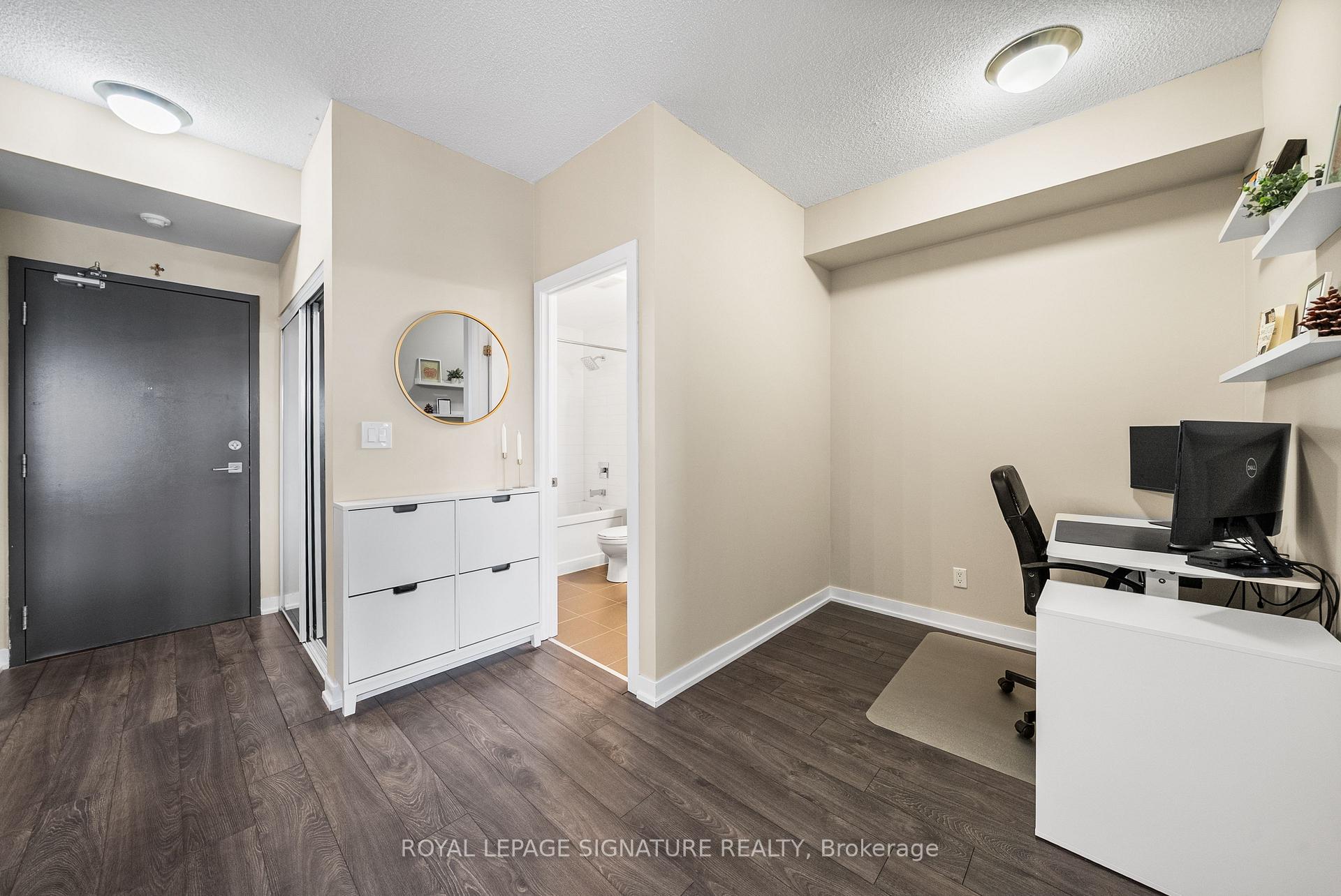 2 Bedrooms Condo at 1284 Guelph, Burlington For sale