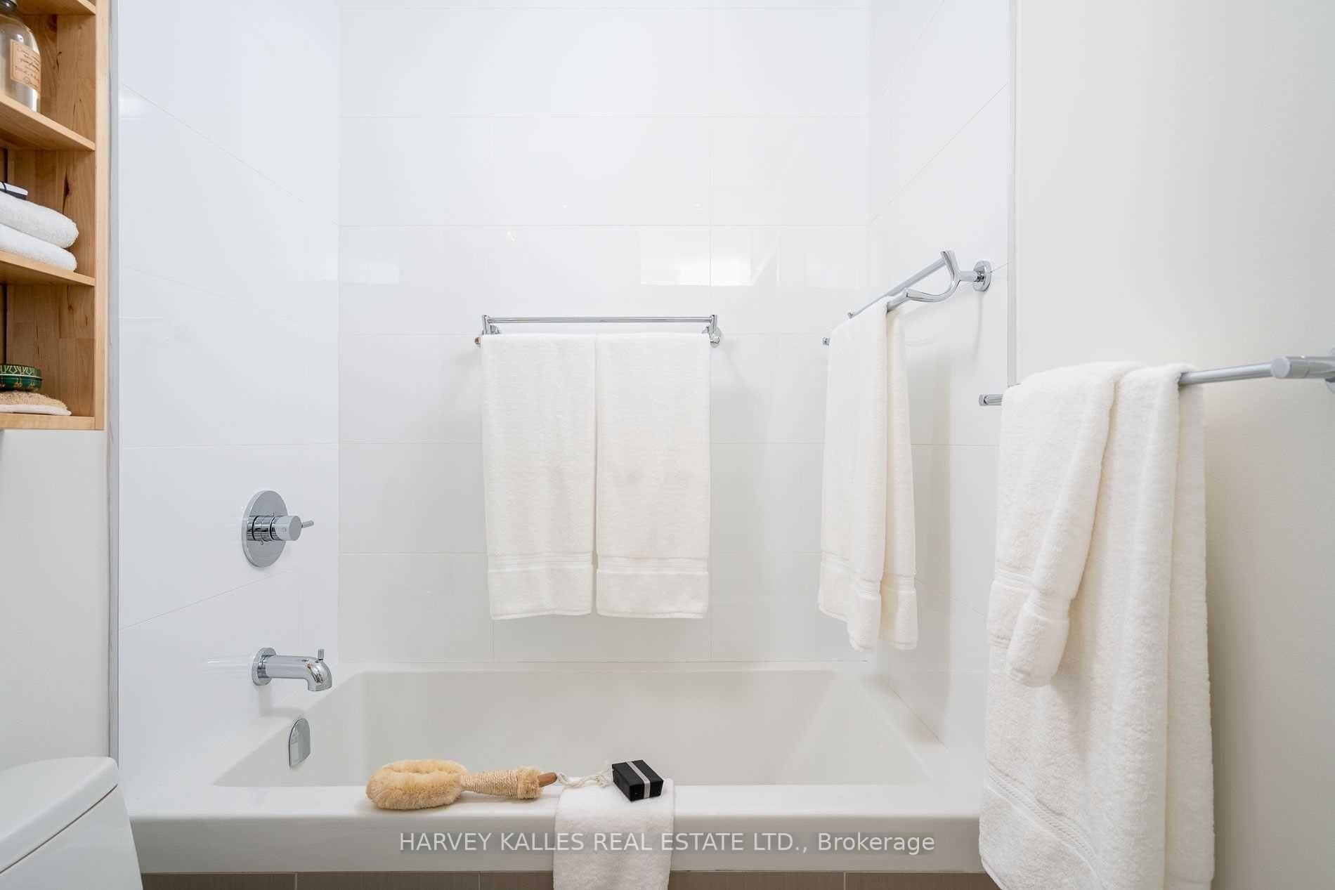 2 Bedrooms Condo at 1815 Yonge, Toronto For sale