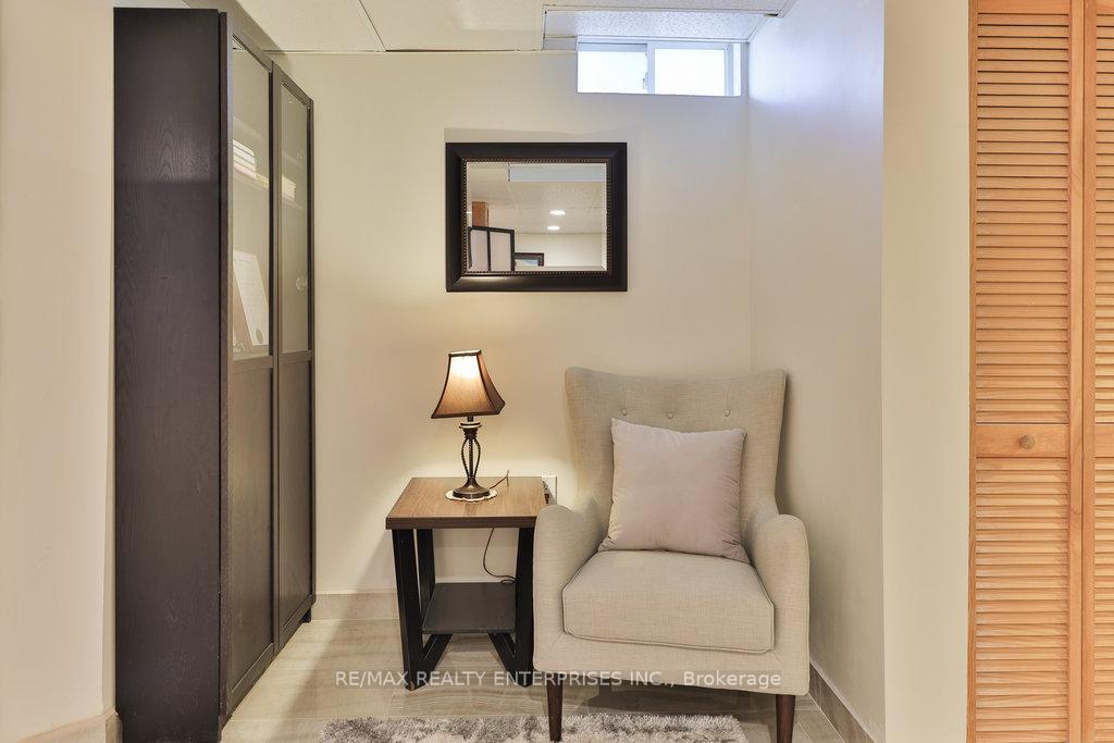 3 Bedrooms Condo at 455 Apache, Mississauga For sale