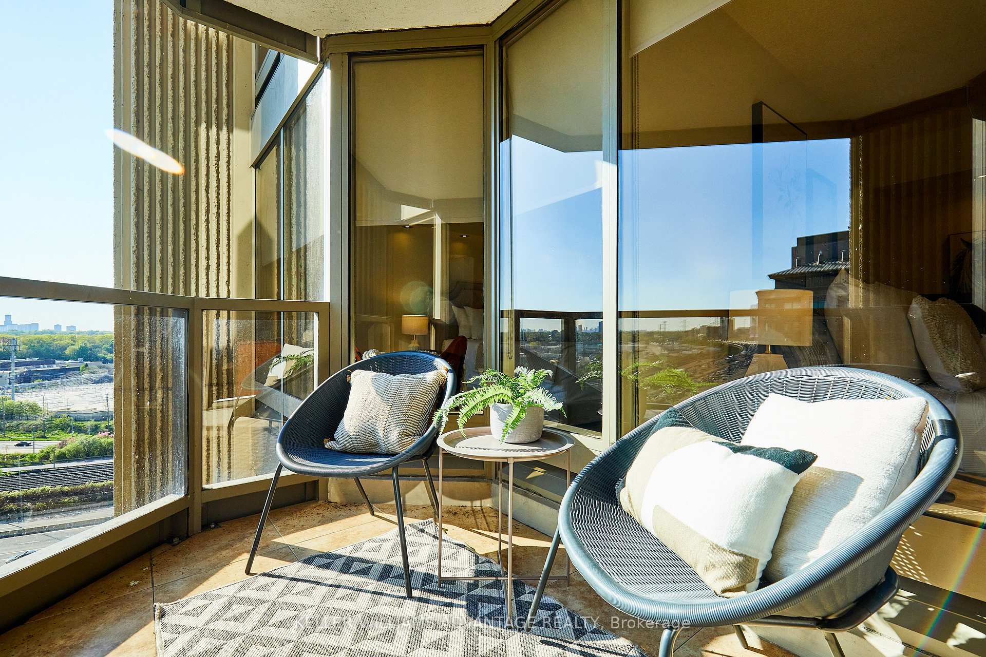 2 Bedrooms Condo at 2045 Lake Shore, Toronto For sale