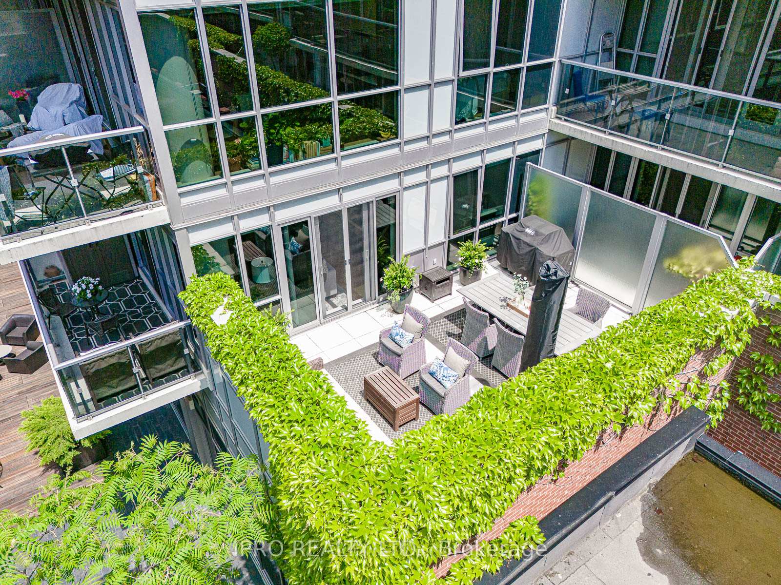 1 Bedroom Condo at 55 Front, Toronto For sale