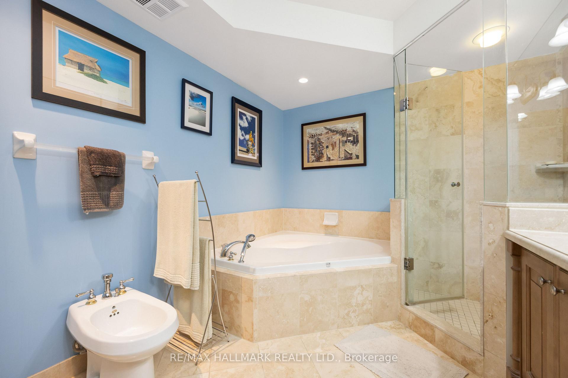 4 Bedrooms Condo at 80 Harrison Garden, Toronto For sale