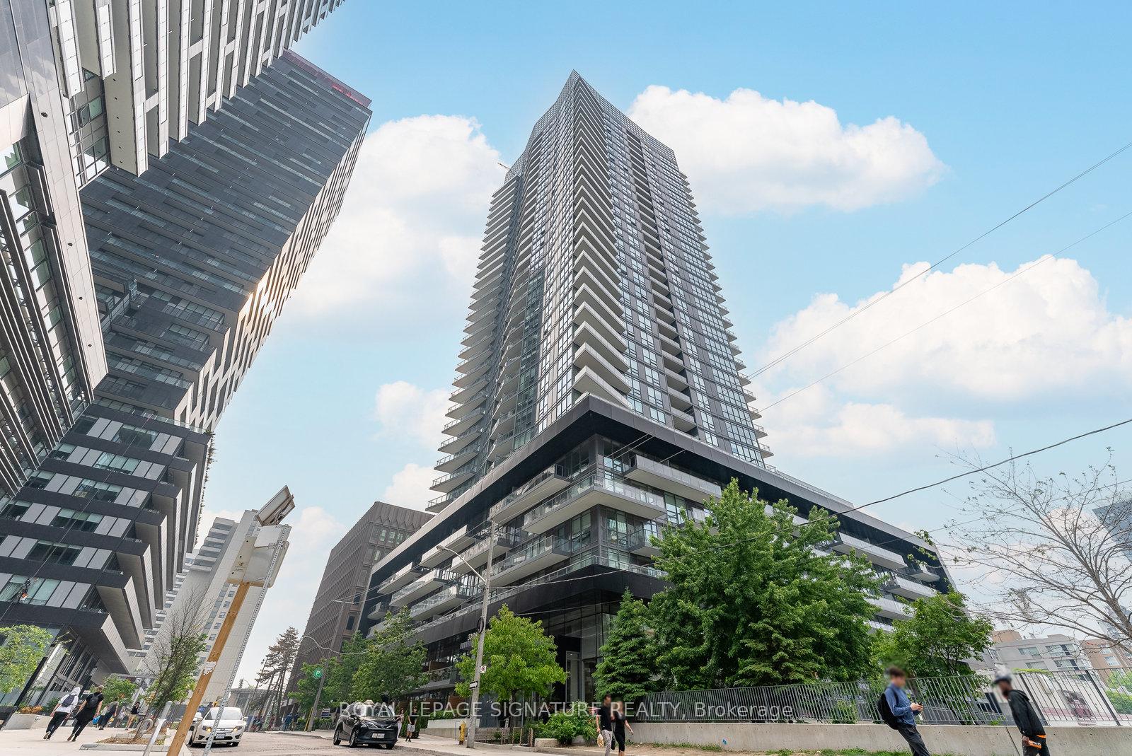 2 Bedrooms Condo at 30 Roehampton, Toronto For sale