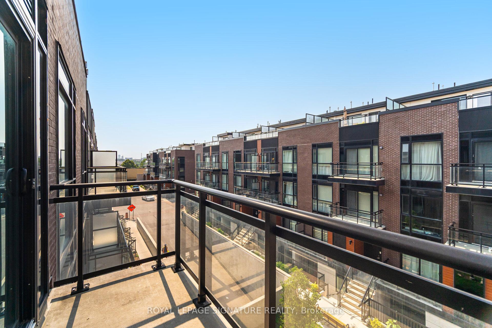 2 Bedrooms Condo at 5289 Highway 7, Vaughan For sale