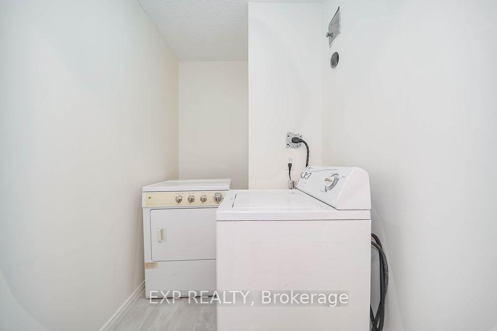 2 Bedrooms Condo at 410 Mclevin, Toronto For sale