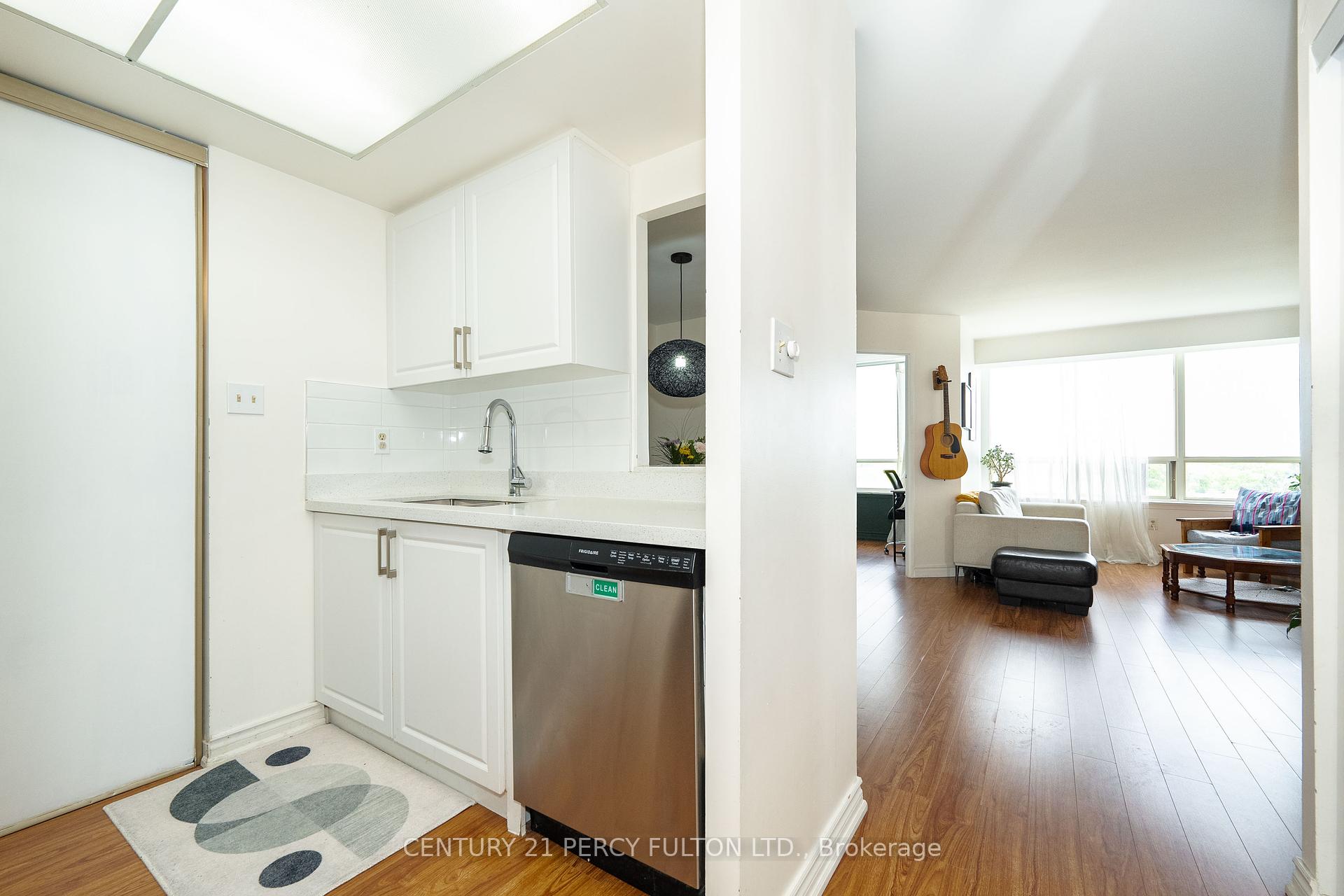 2 Bedrooms Condo at 3 Greystone Walk, Toronto For sale