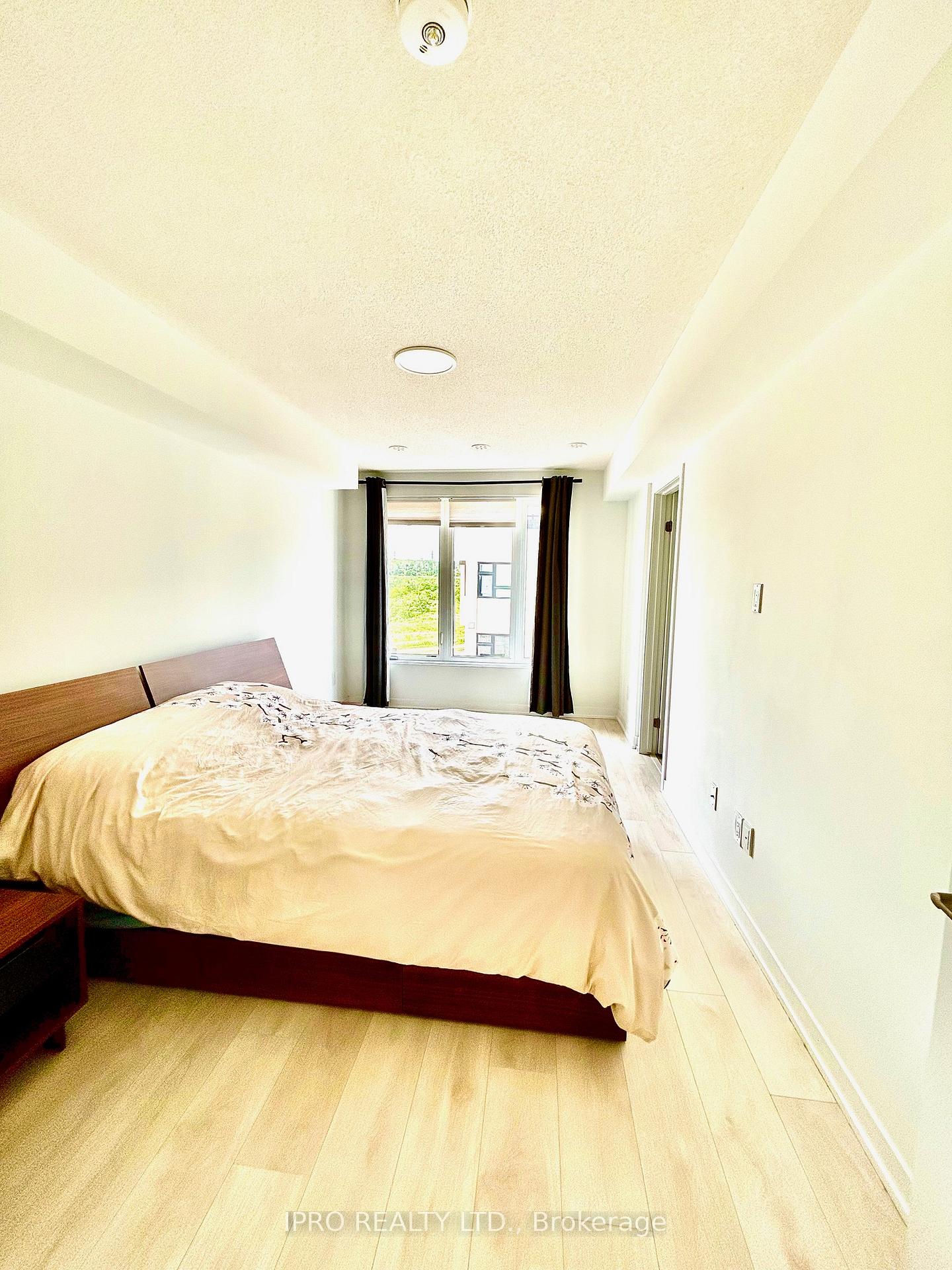 3 Bedrooms Condo at 1095 Cooke, Burlington For sale