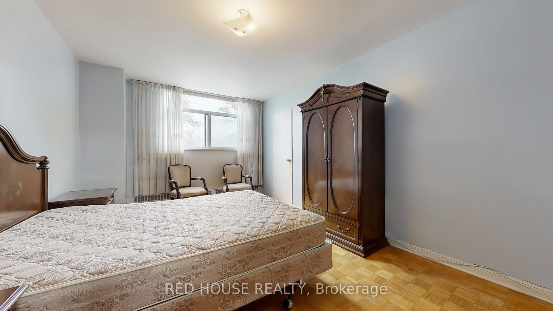 2 Bedrooms Condo at 5 Frith, Toronto For sale