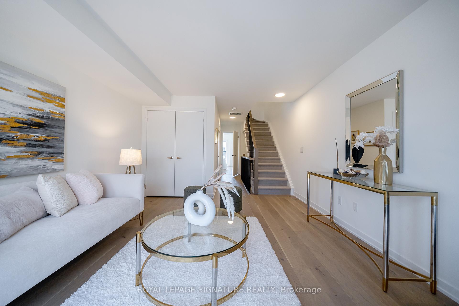 3 Bedrooms Condo at 110 Canon Jackson,  Toronto For sale