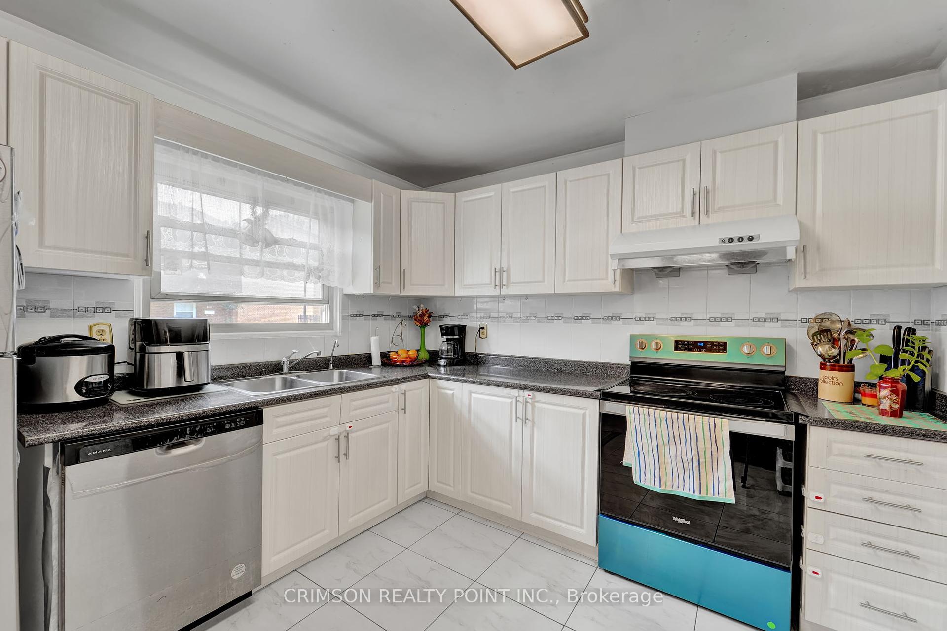 3 Bedrooms Condo at 25 Brimwood, Toronto For sale