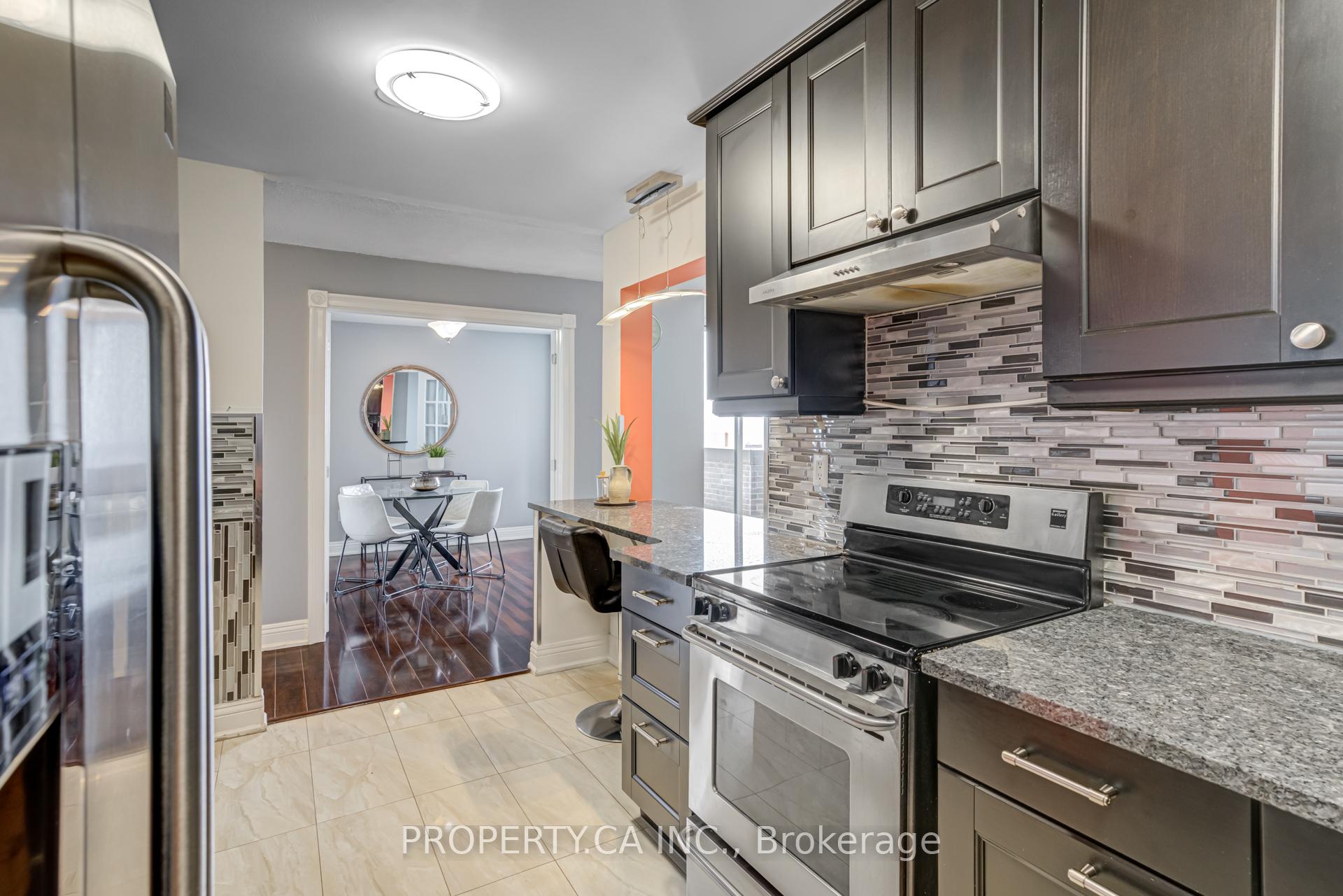 3 Bedrooms Condo at 1515 Lakeshore, Mississauga For sale