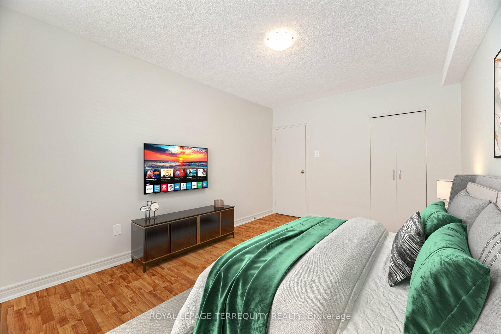 2 Bedrooms Condo at 81 Charlton, Hamilton For sale