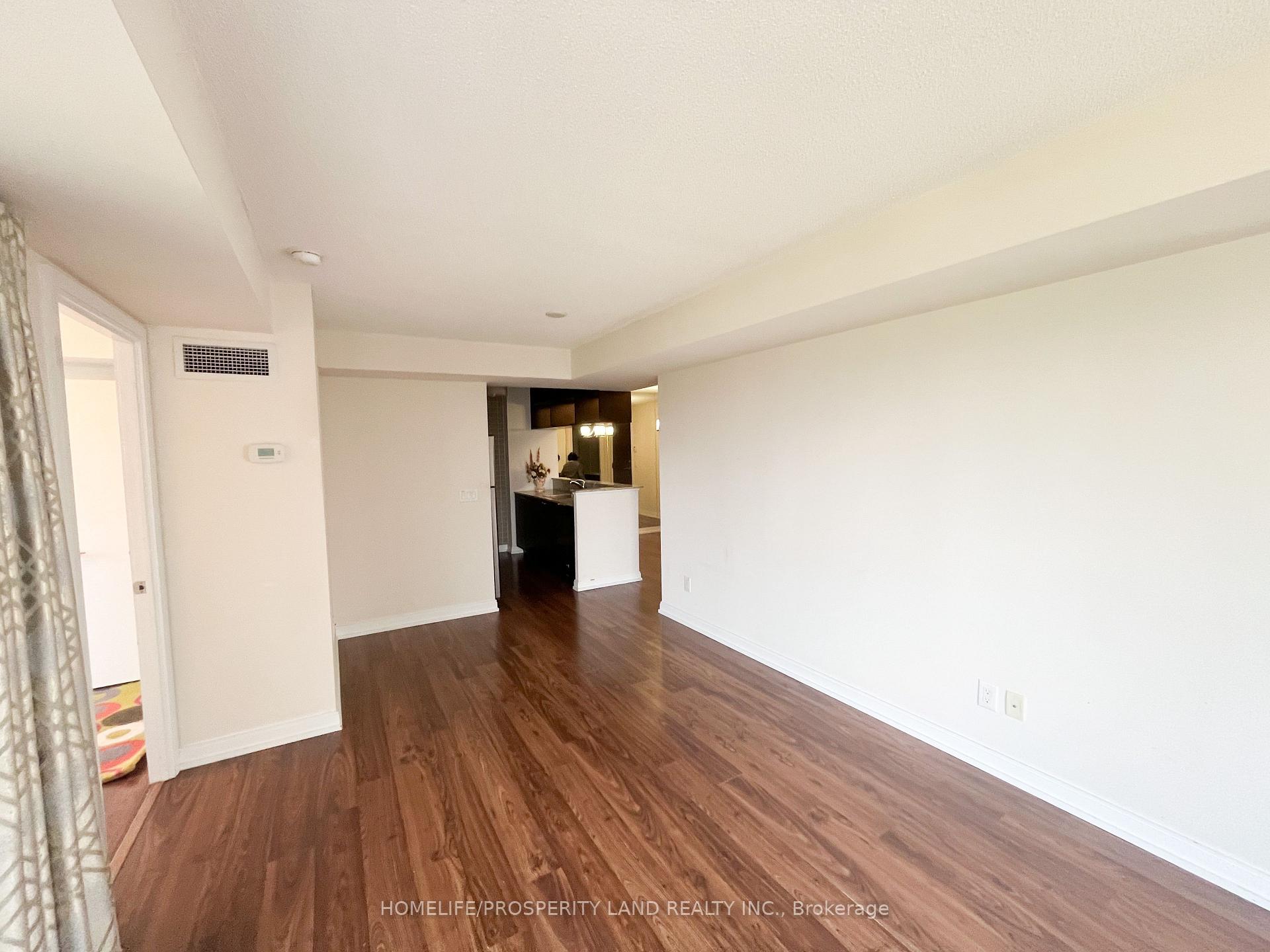 3 Bedrooms Condo at 181 Village Green, Toronto For sale