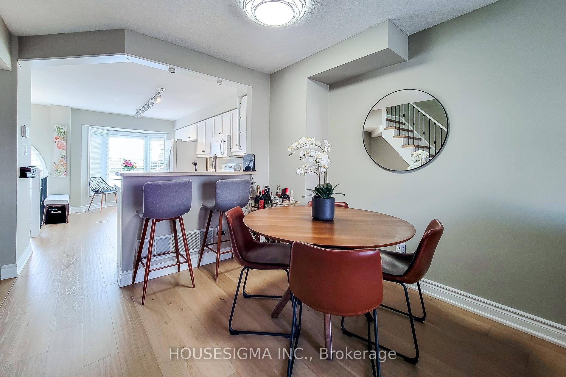 2 Bedrooms Condo at 3480 Upper Middle, Burlington For sale