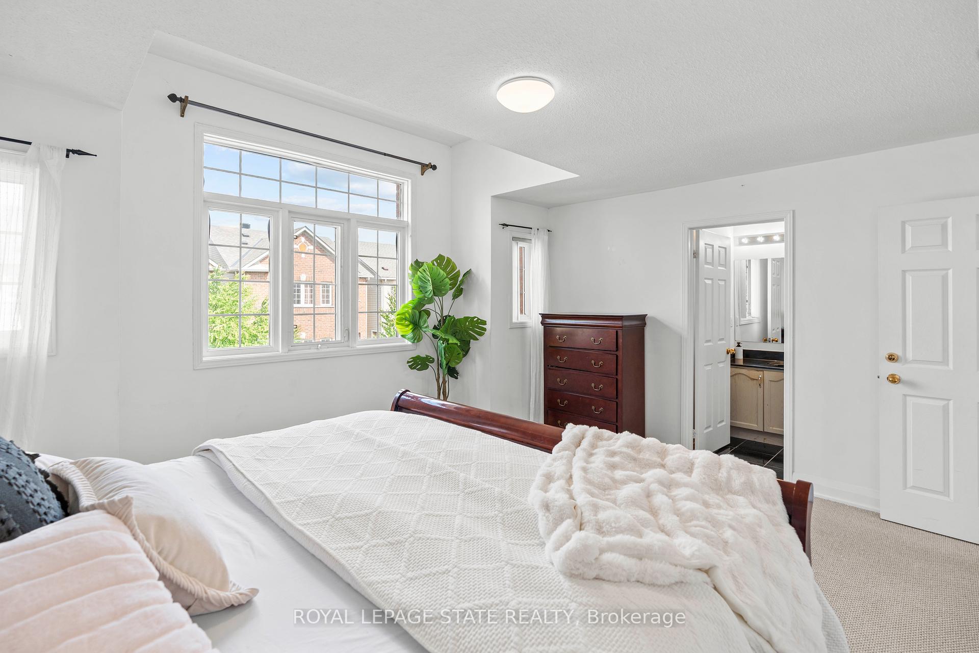 3 Bedrooms Condo at 5090 Fairview, Burlington For sale