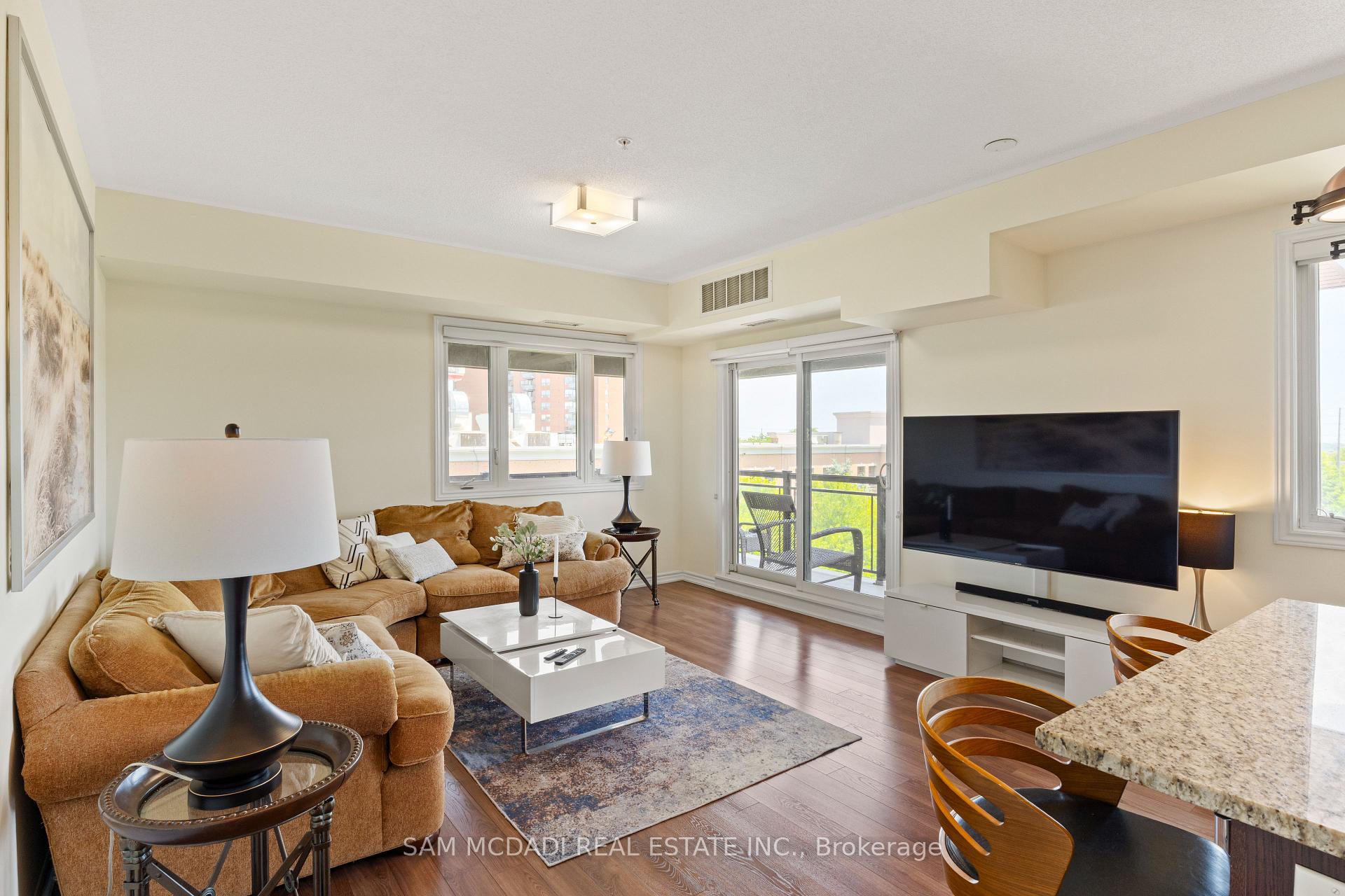 2 Bedrooms Condo at 570 Lolita, Mississauga For sale