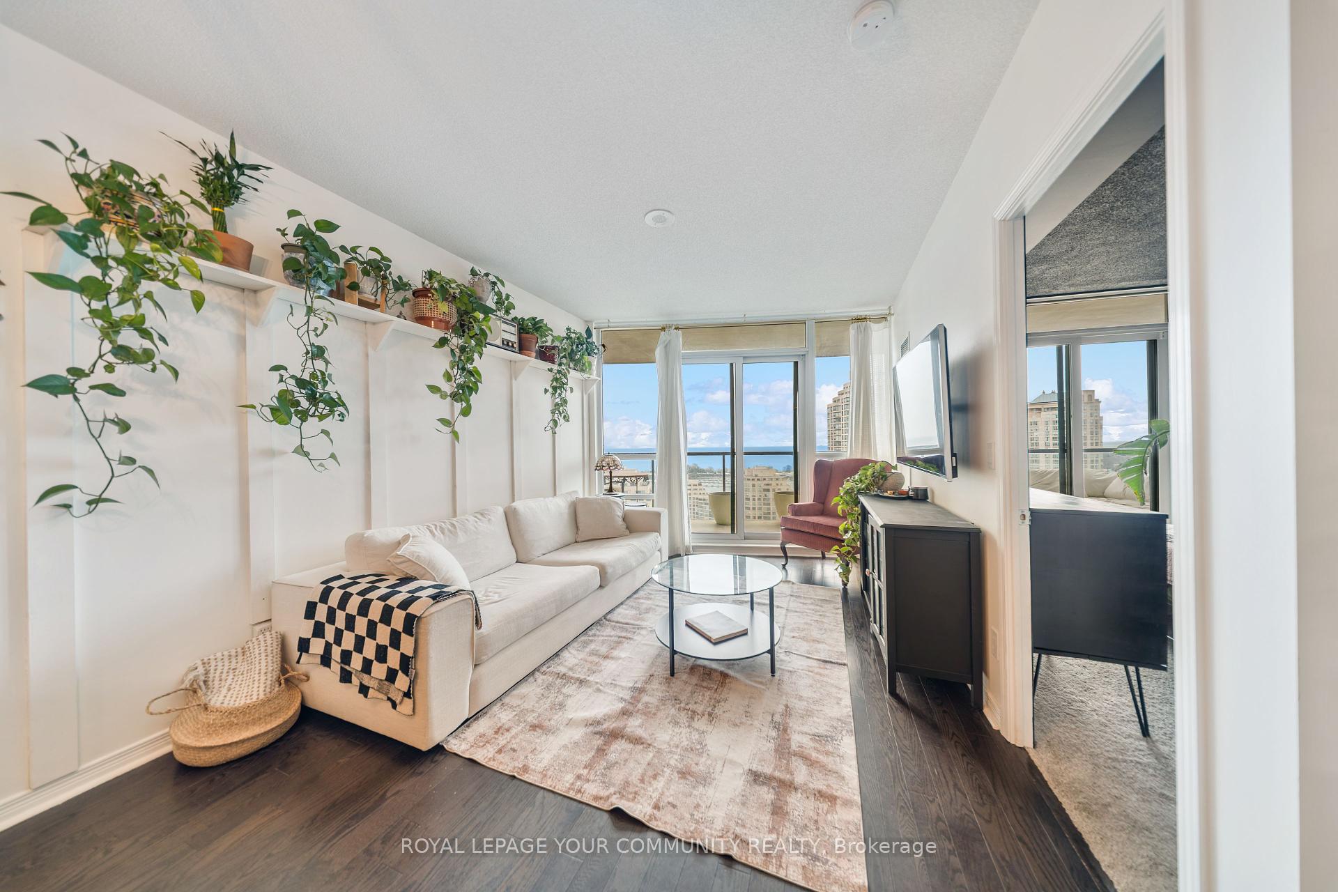 2 Bedrooms Condo at 15 Legion, Toronto For sale