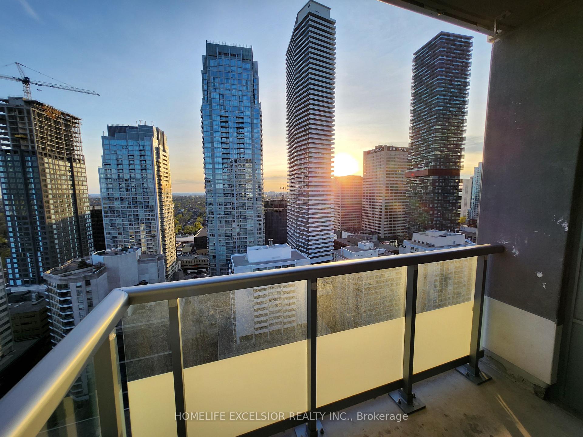 2 Bedrooms Condo at 50 Dunfield, Toronto For sale