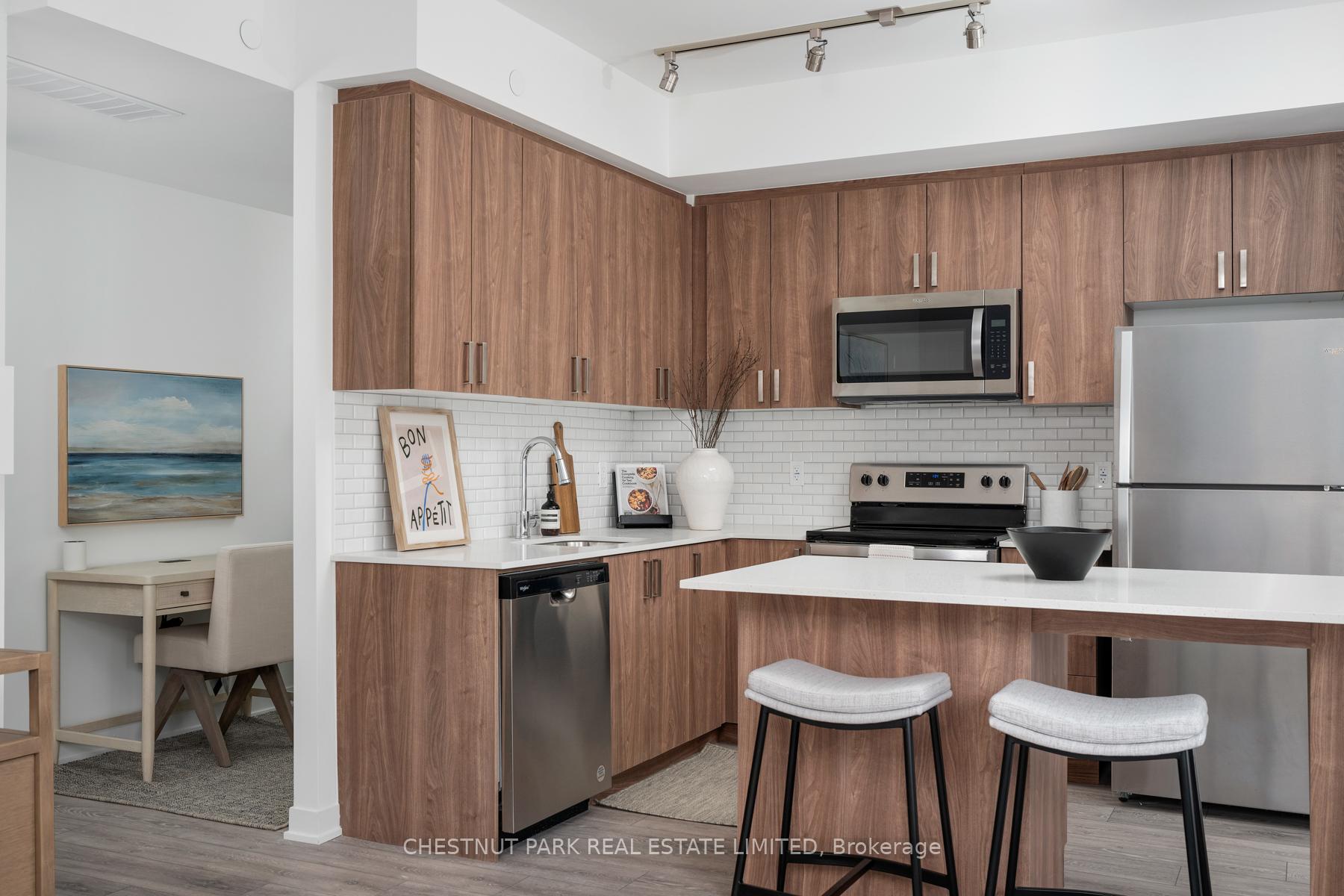 3 Bedrooms Condo at 4045 Hickory,  Mississauga For sale