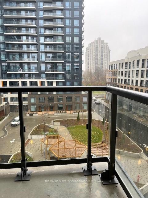 2 Bedrooms Condo at 8 Beverley Glen,  Vaughan For sale