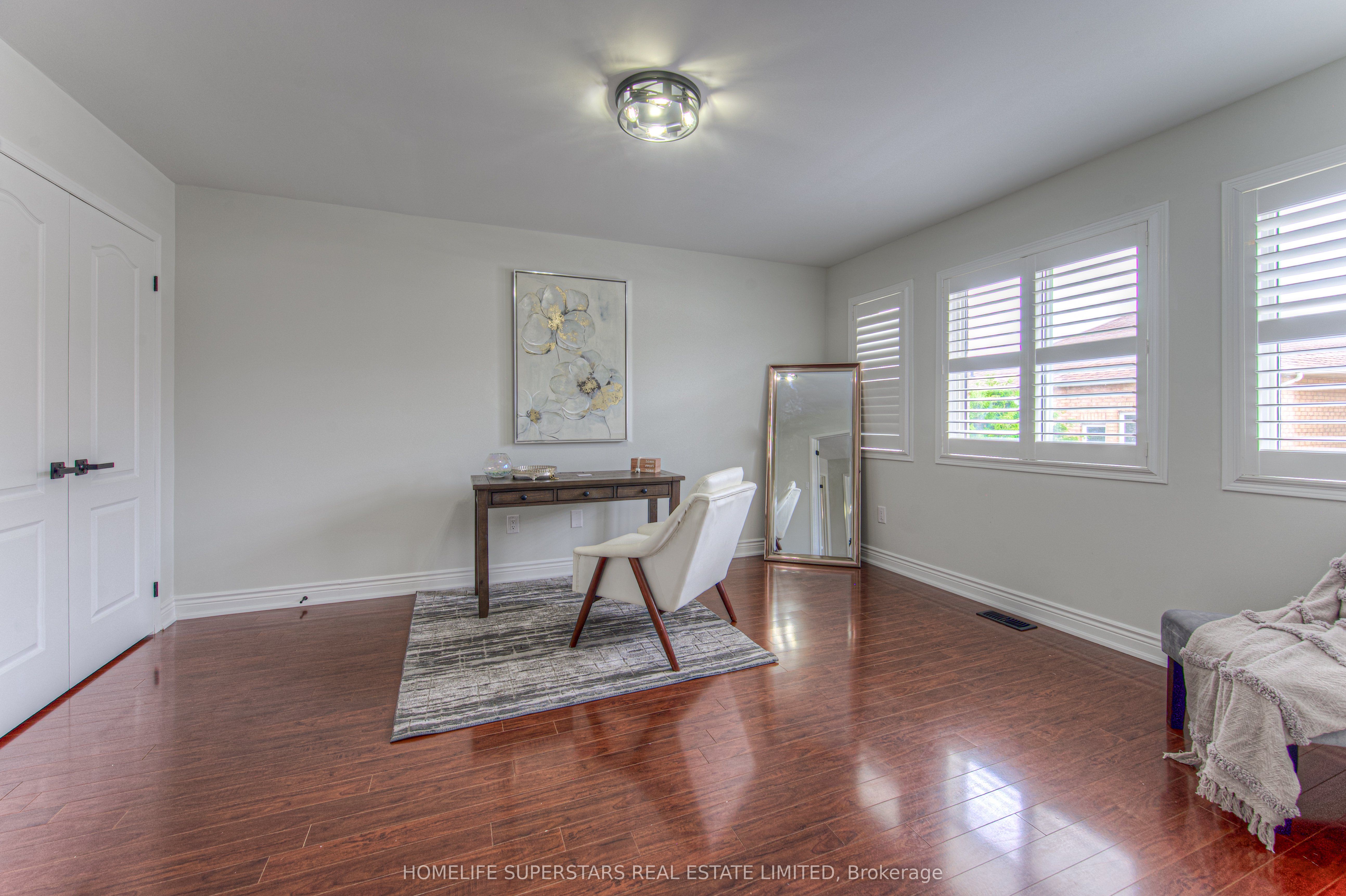 5676 Fantasia Manor