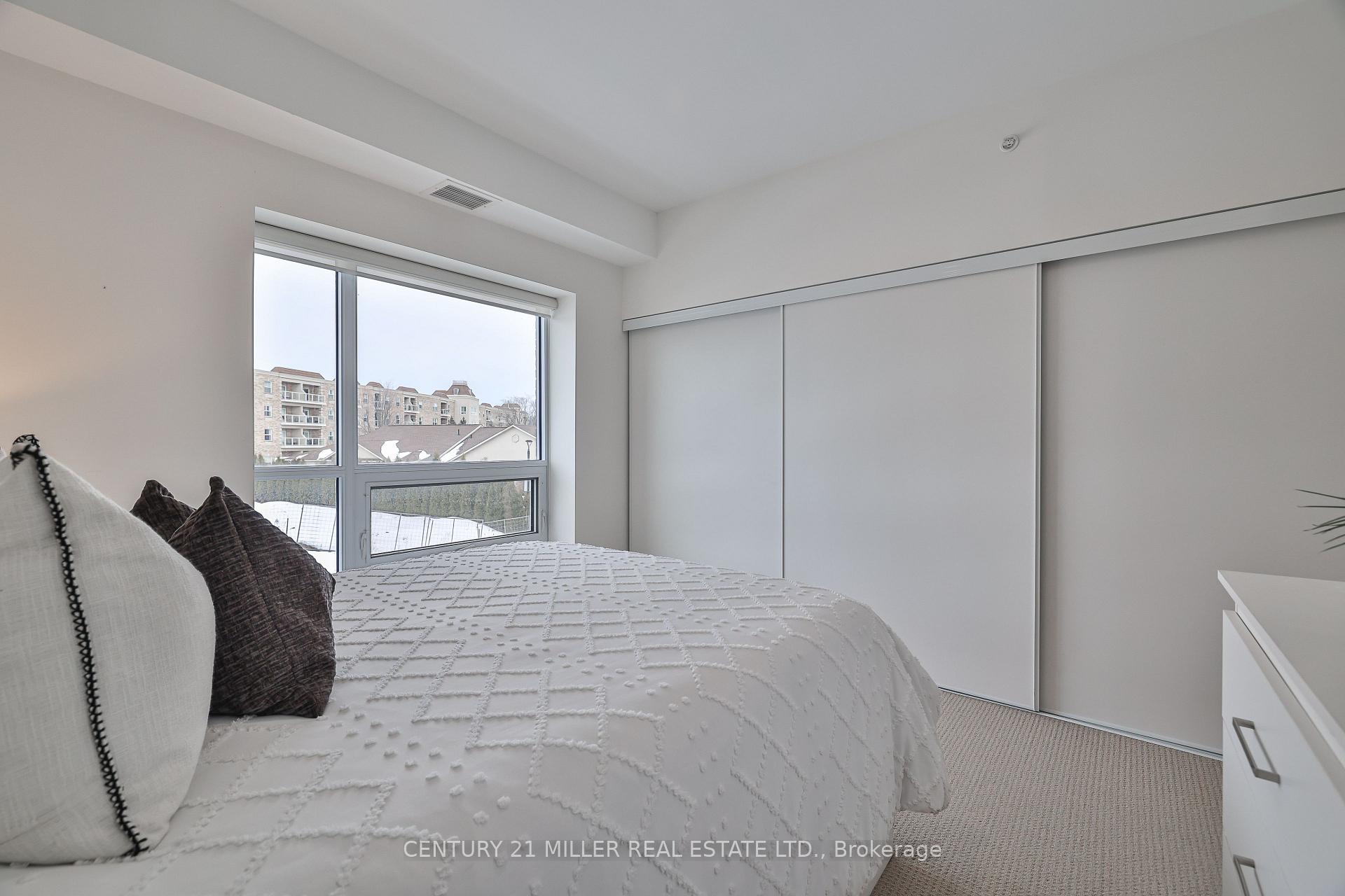 2 Bedrooms Condo at 4040 Upper Middle, Burlington For sale