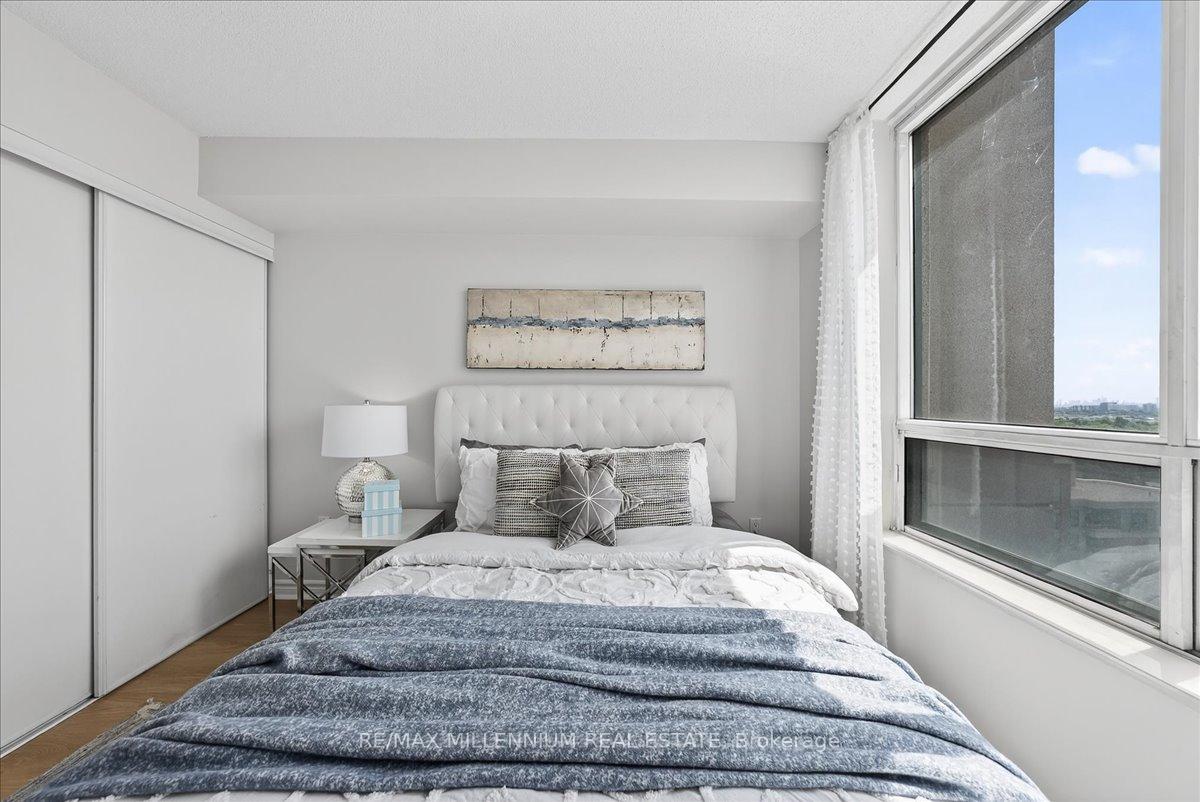 2 Bedrooms Condo at 125 Omni, Toronto For sale