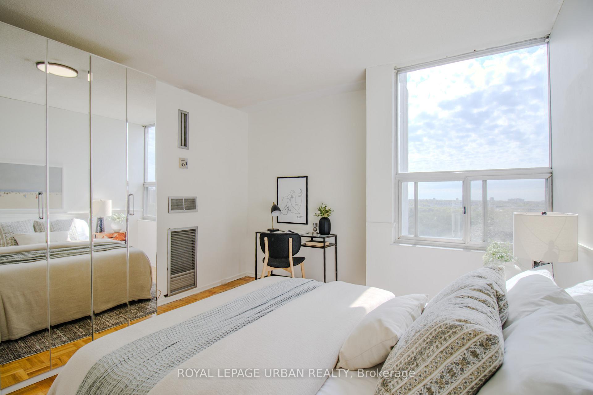 3 Bedrooms Condo at 20 Edgecliff, Toronto For sale