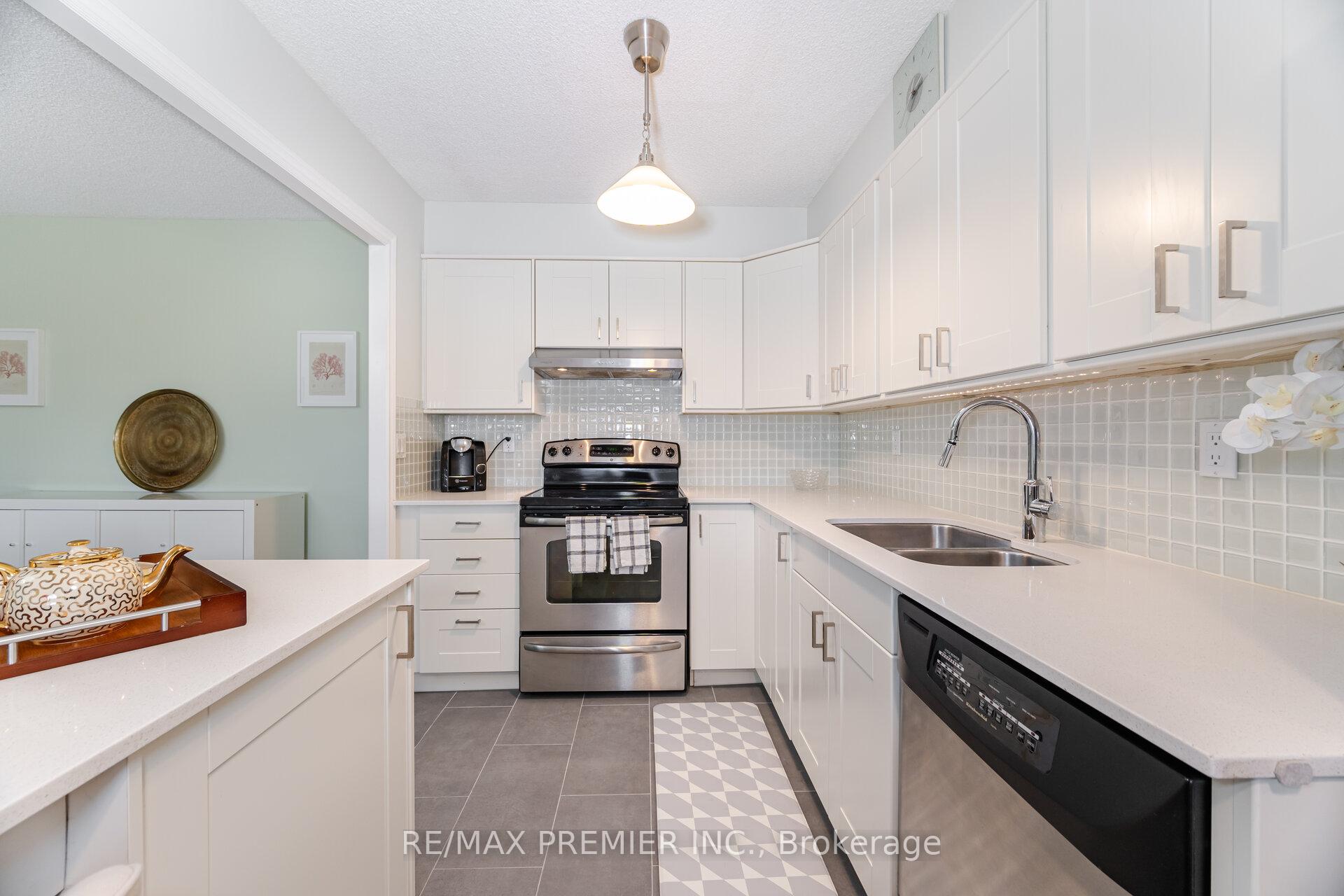 2 Bedrooms Condo at 270 Scarlett, Toronto For sale