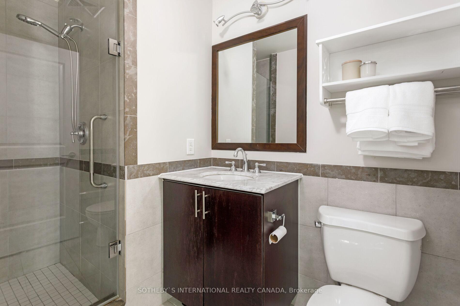 2 Bedrooms Condo at 1055 Southdown,  Mississauga For sale