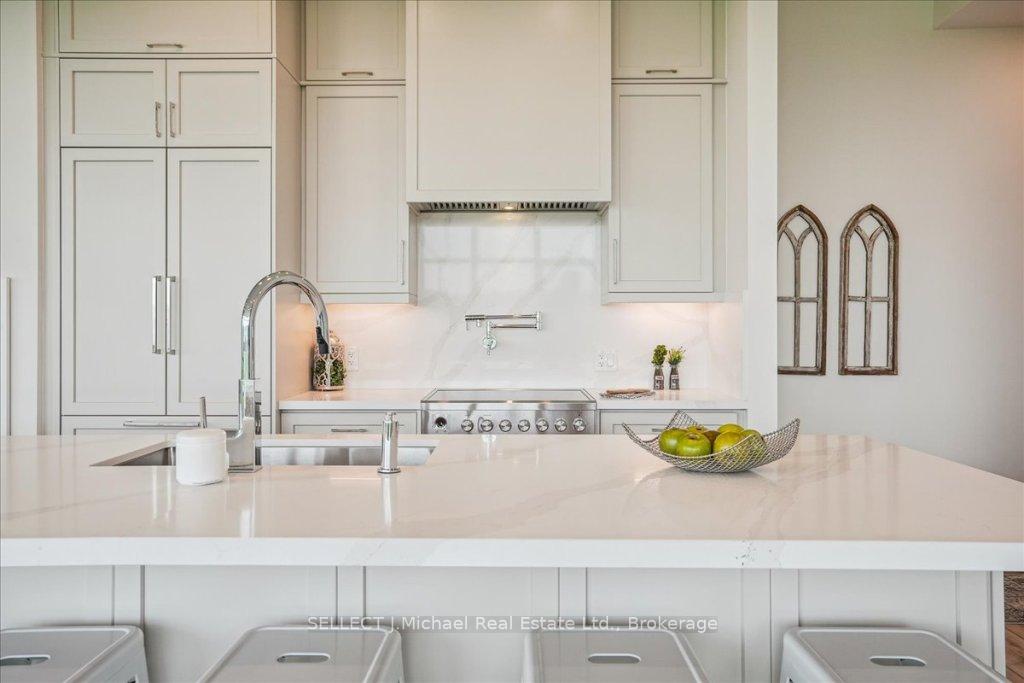 2 Bedrooms Condo at 2750 KING,  Hamilton For sale
