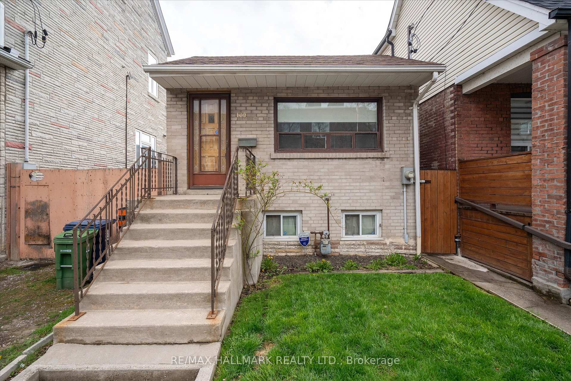 169 Carlaw Avenue, Toronto, ON M4M 2R8
