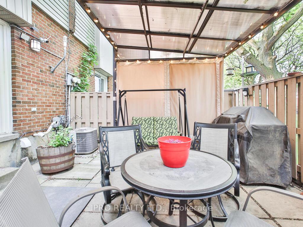 4 Bedrooms Condo at 485 Meadows, Mississauga For sale