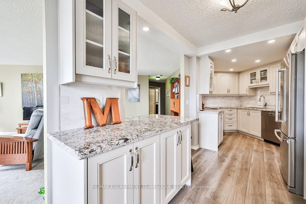 3 Bedrooms Condo at 7 Concorde, Toronto For sale