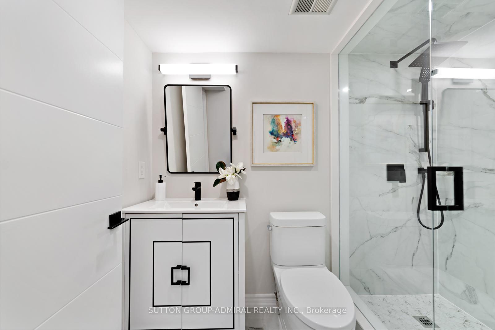 2 Bedrooms Condo at 7 Townsgate, Vaughan For sale