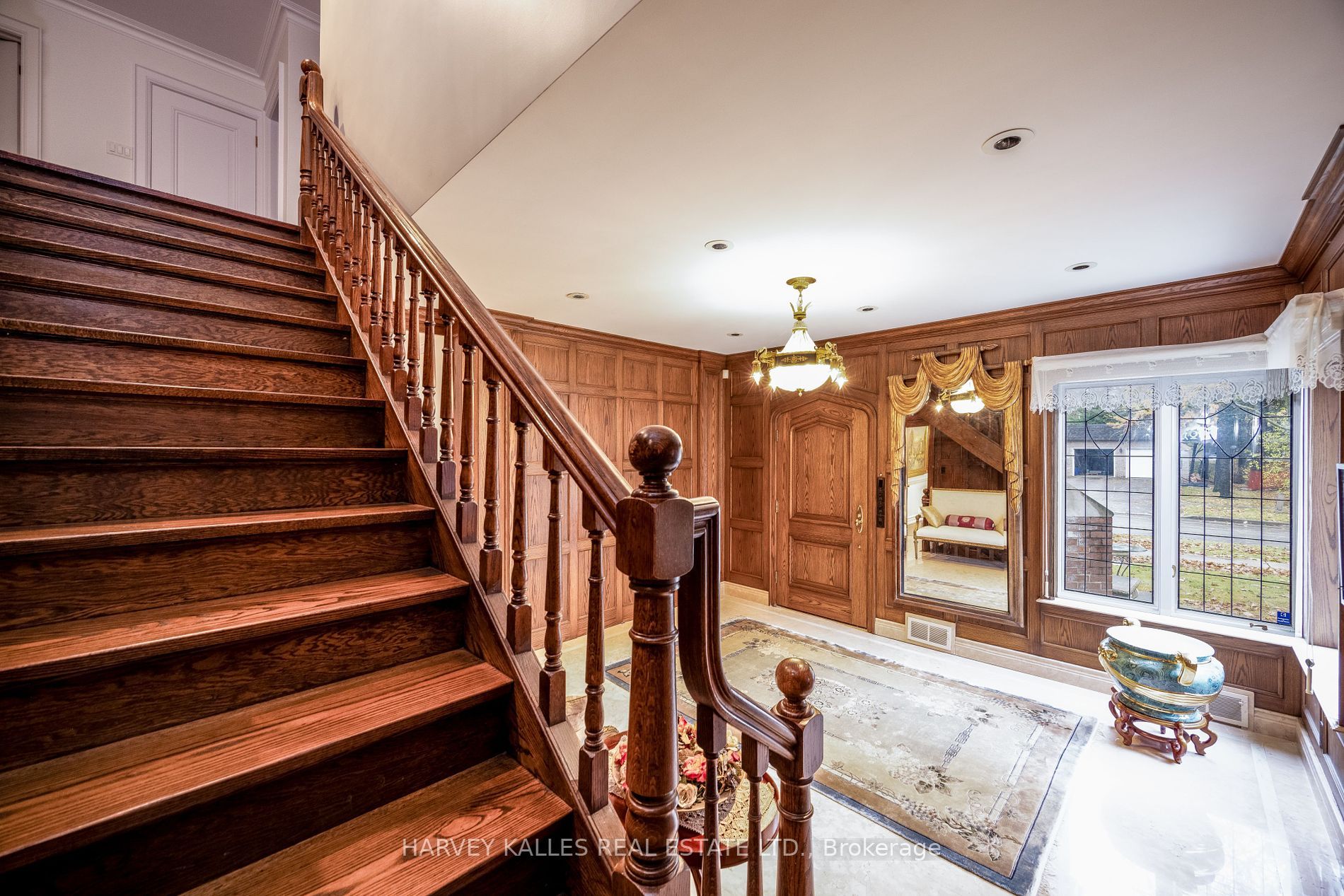 6 Versailles Court