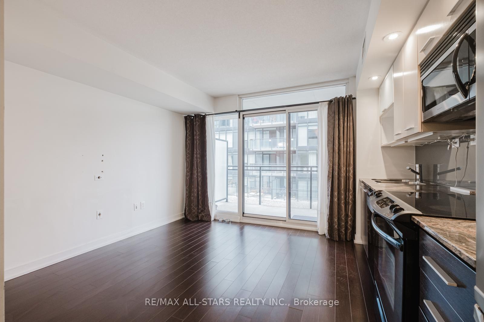 1 Bedroom Condo at 8 Telegram, Toronto For sale