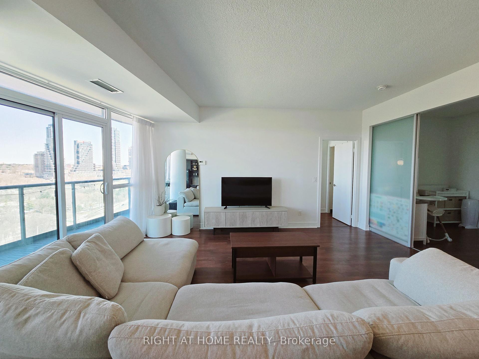 3 Bedrooms Condo at 35 Brian Peck, Toronto For sale
