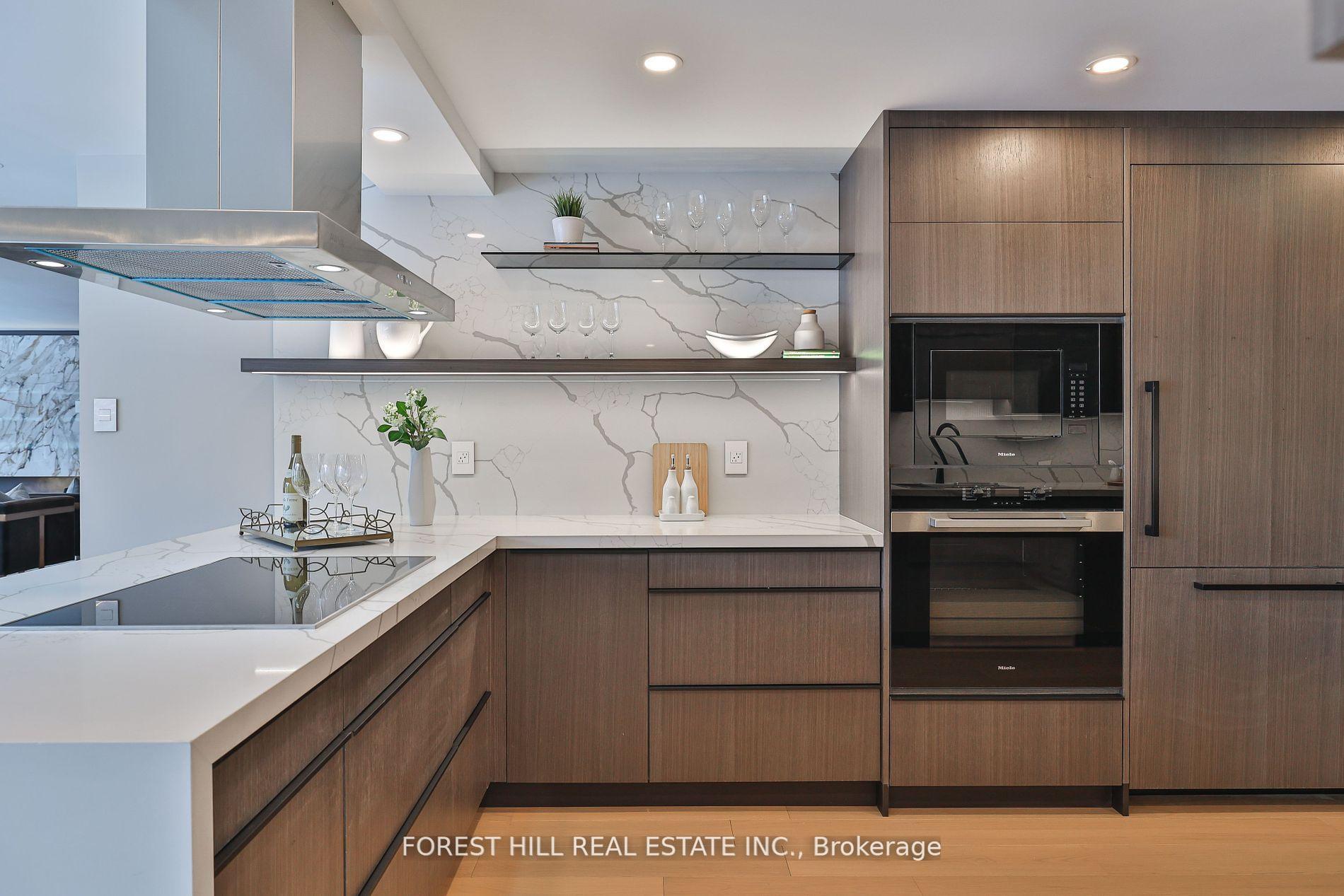 3 Bedrooms Condo at 33 University, Toronto For sale