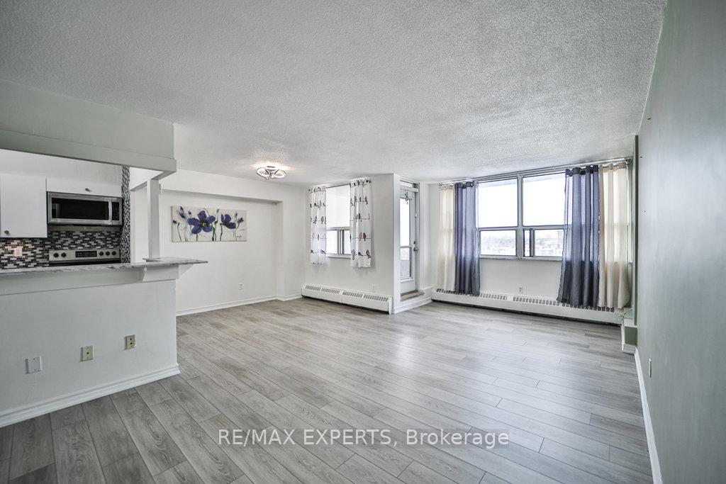 2 Bedrooms Condo at 551 The West Mall,  Toronto For sale