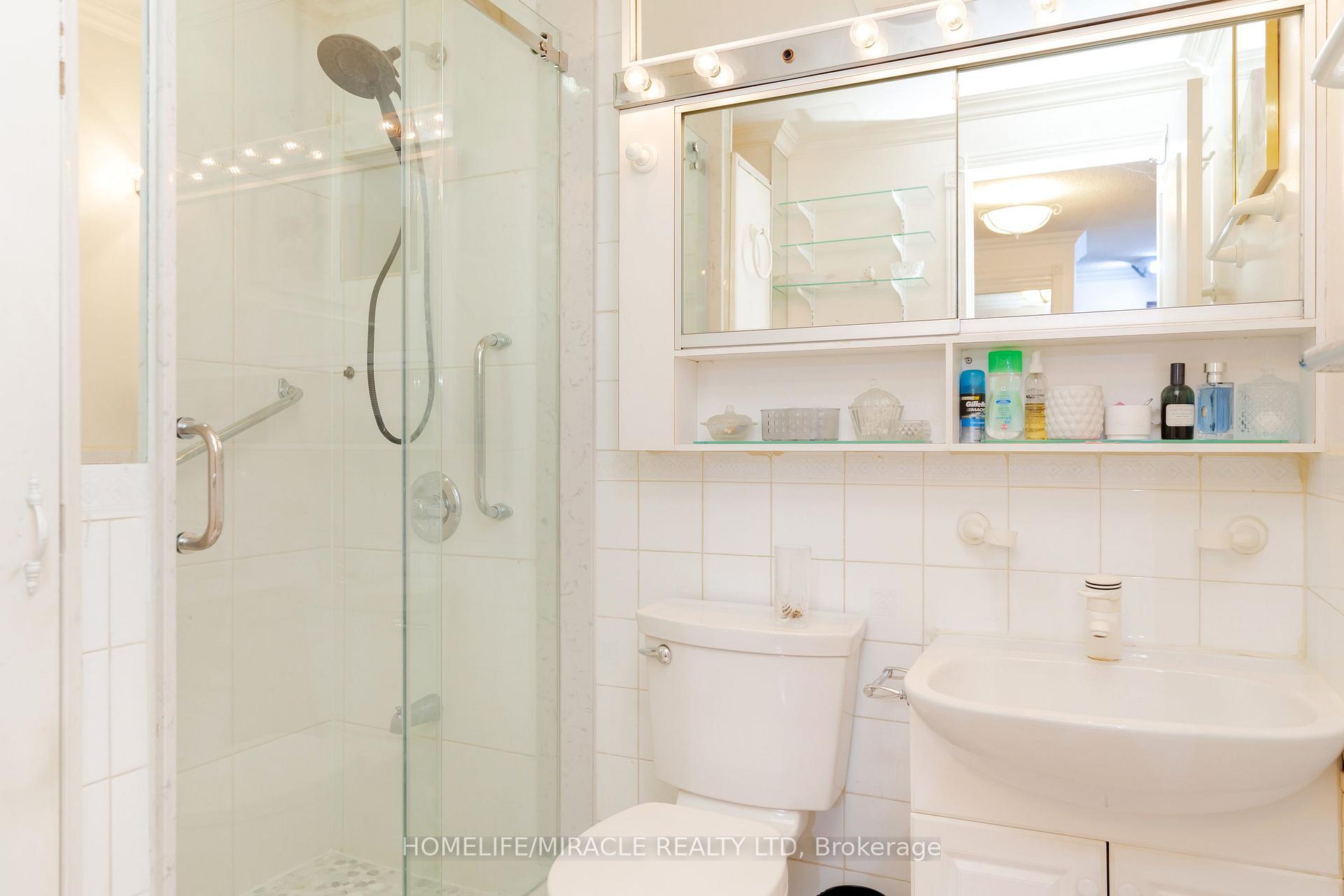 4 Bedrooms Condo at 50 Blackwell, Toronto For sale