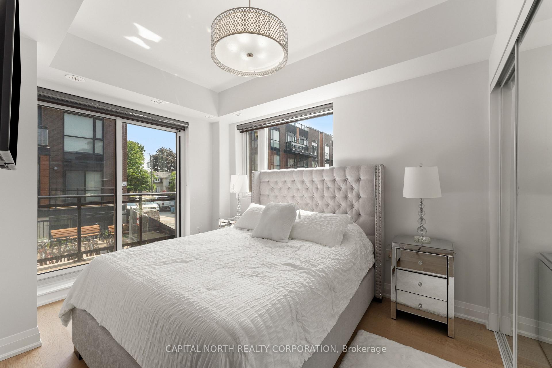 3 Bedrooms Condo at 5289 Highway 7, Vaughan For sale
