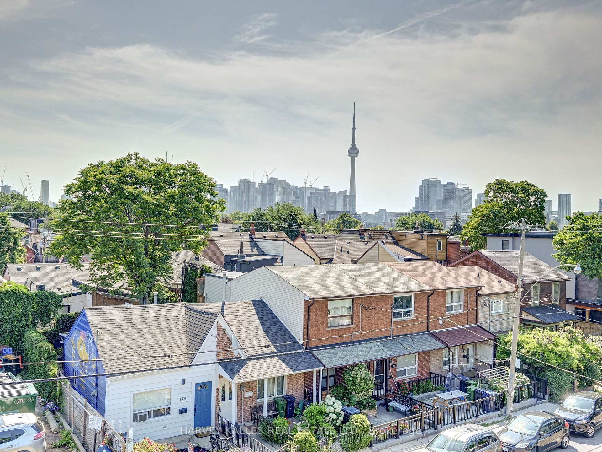 885 Dundas Street W Upper