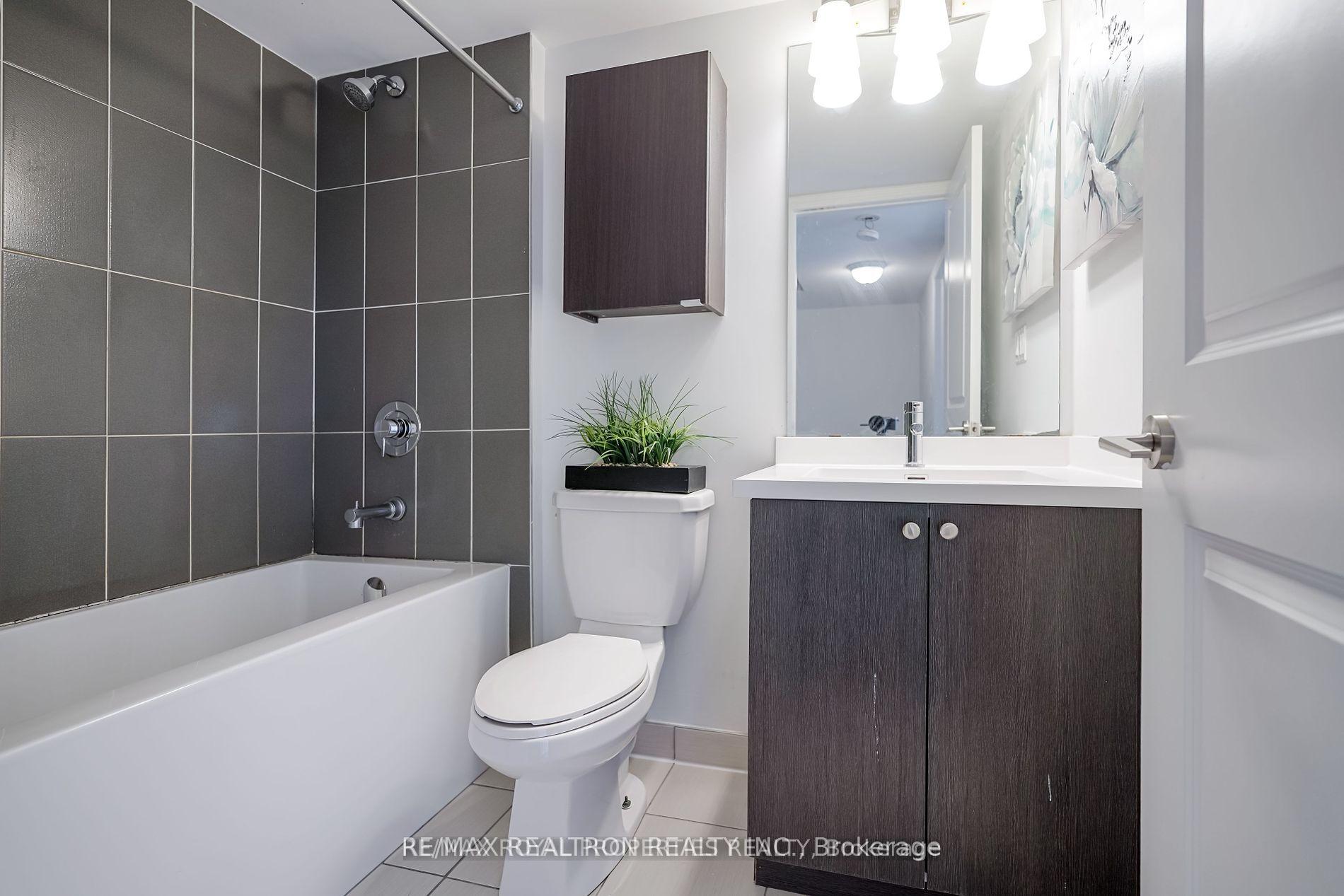 2 Bedrooms Condo at 80 Orchid Place, Toronto For sale