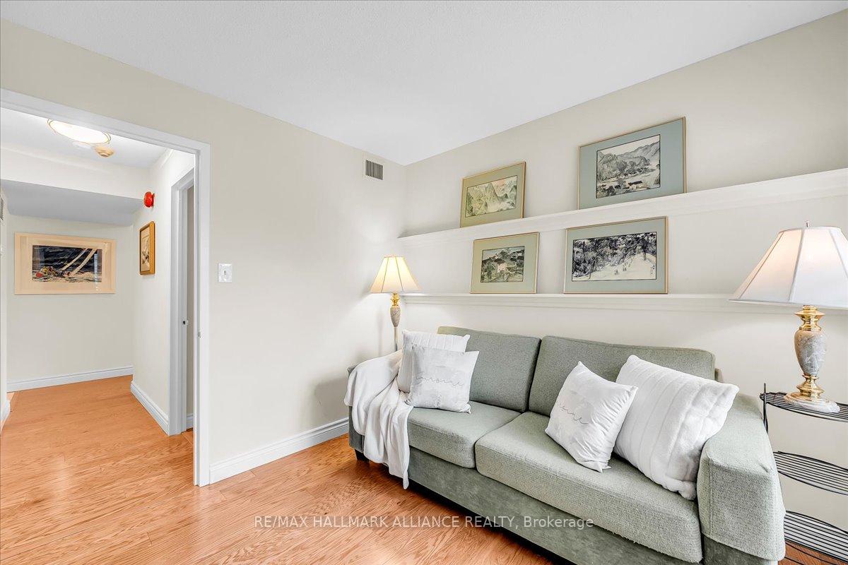 2 Bedrooms Condo at 1071 QUEENS, Oakville For sale
