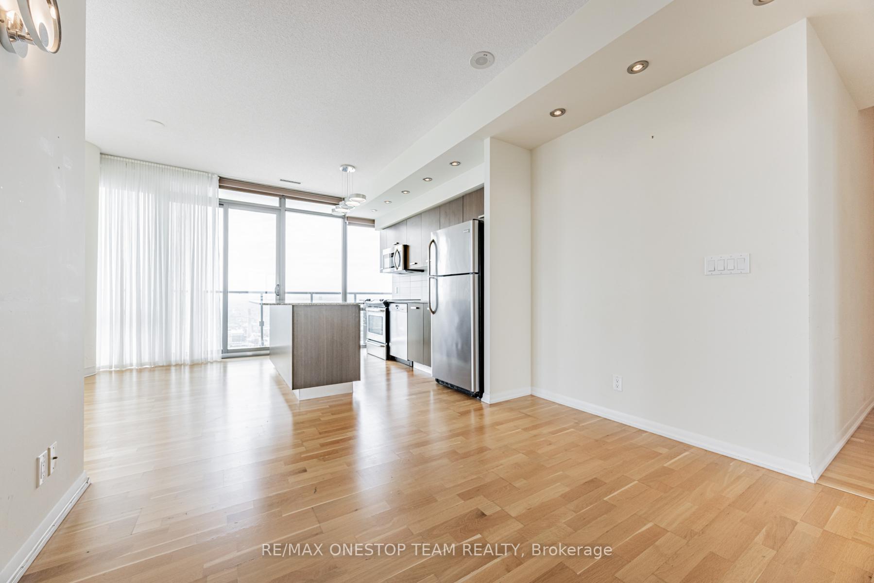4 Bedrooms Condo at 832 Bay, Toronto For sale